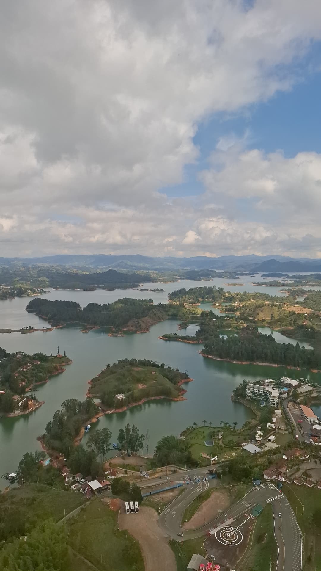 Vista panorâmica de lagos e ilhas na Colômbia