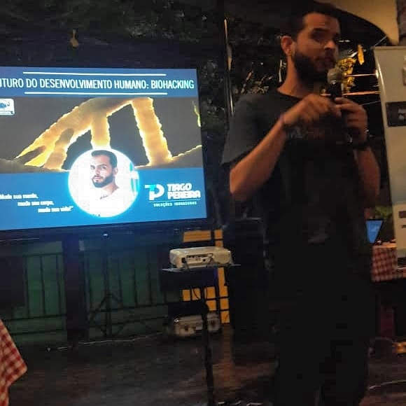 Tiago Pereiras em painel sobre biohacking
