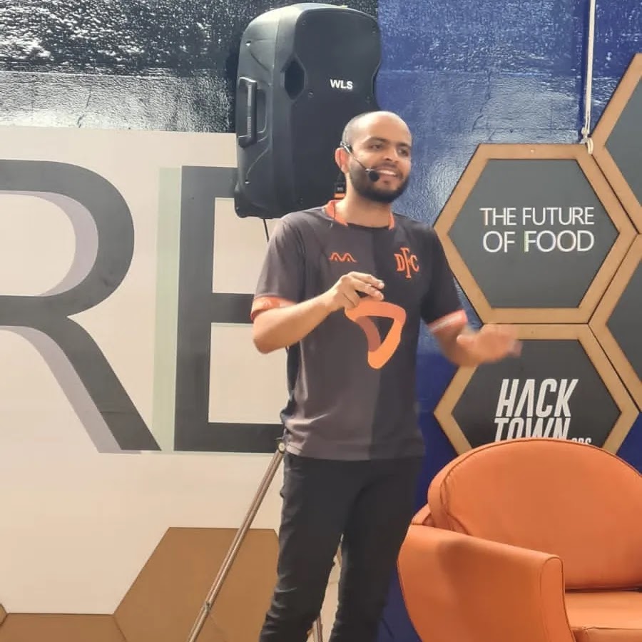 Tiago Pereiras palestrando sobre o futuro da alimentação